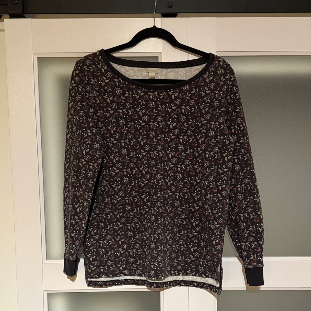 Hinge dark gray floral distressed pull over sweatshirt, size Medium